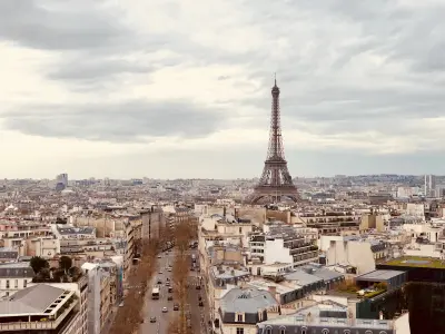 Seine Cruise — Bateaux Mouches — paris
