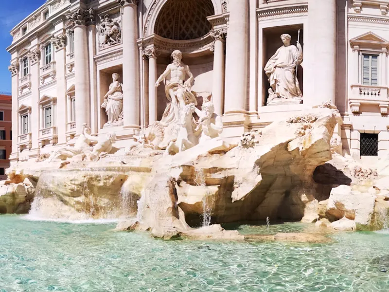 Trevi Fountain photo 3