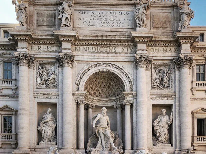 Trevi Fountain photo 4